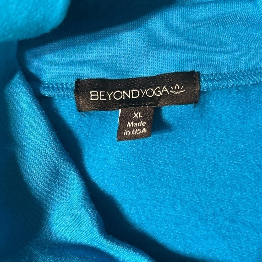 Beyond Yoga All Time Cropped Yoga Pullover Sweatshirt - Picture 5 of 7